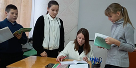 Васильева Н.Е. учитель русского языка и литературы МБОУ Логовская СОШ со своими учениками